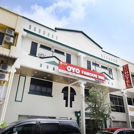 Oyo 764 Hotel Famous Inn Малакка Экстерьер фото