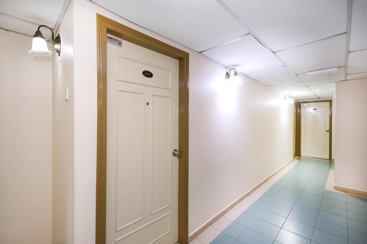 Oyo 764 Hotel Famous Inn Малакка Экстерьер фото