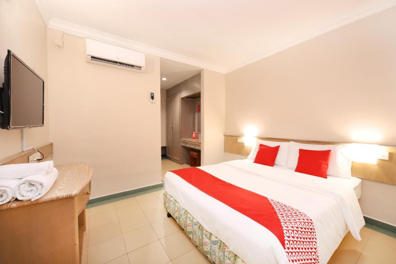 Oyo 764 Hotel Famous Inn Малакка Экстерьер фото