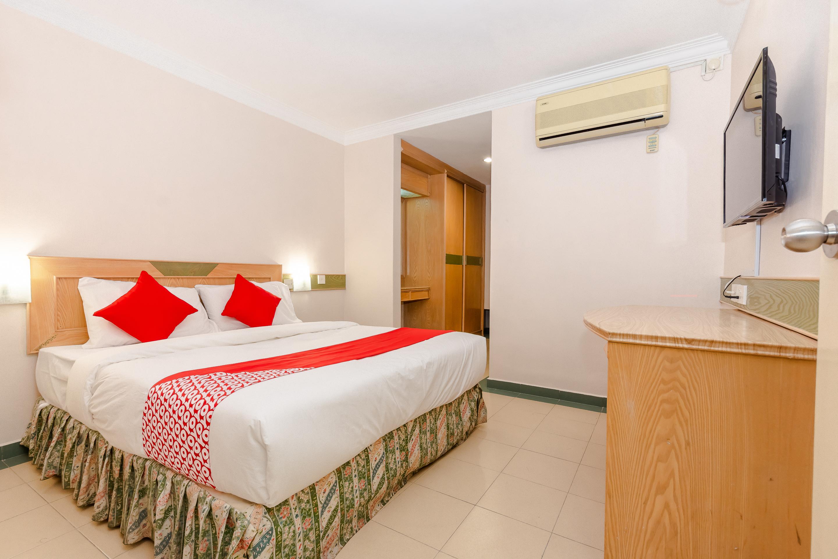 Oyo 764 Hotel Famous Inn Малакка Экстерьер фото