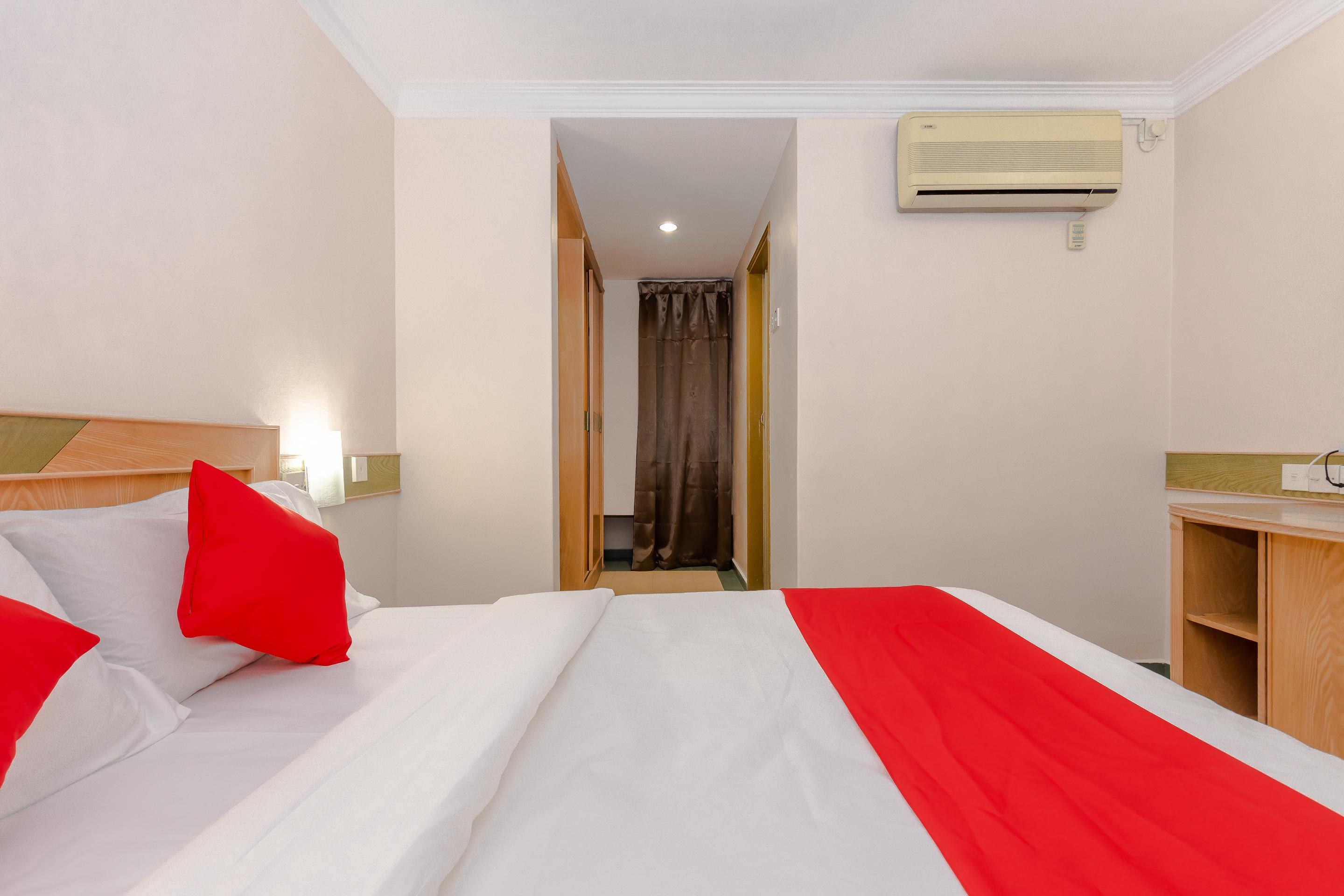 Oyo 764 Hotel Famous Inn Малакка Экстерьер фото
