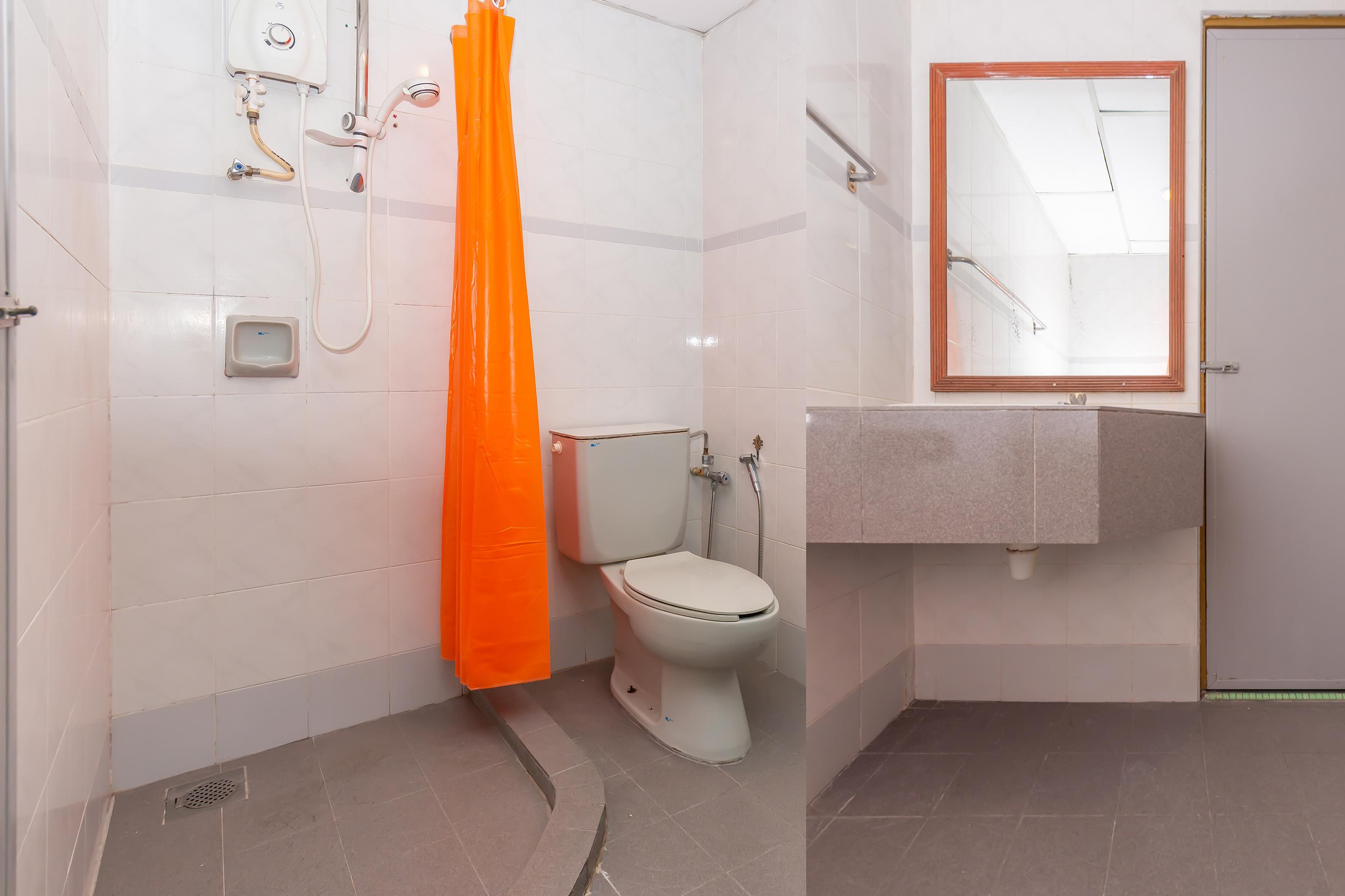 Oyo 764 Hotel Famous Inn Малакка Экстерьер фото