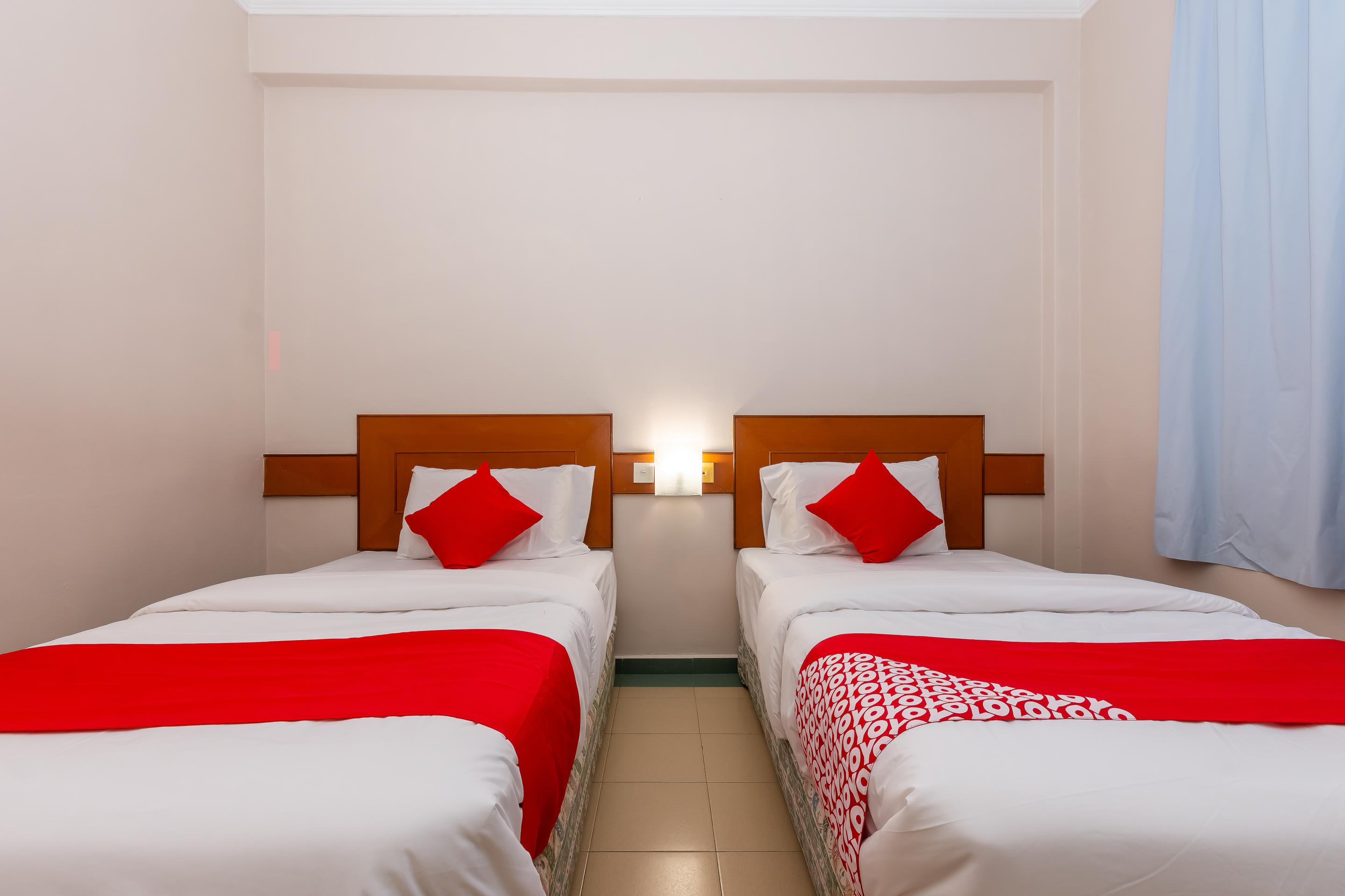 Oyo 764 Hotel Famous Inn Малакка Экстерьер фото