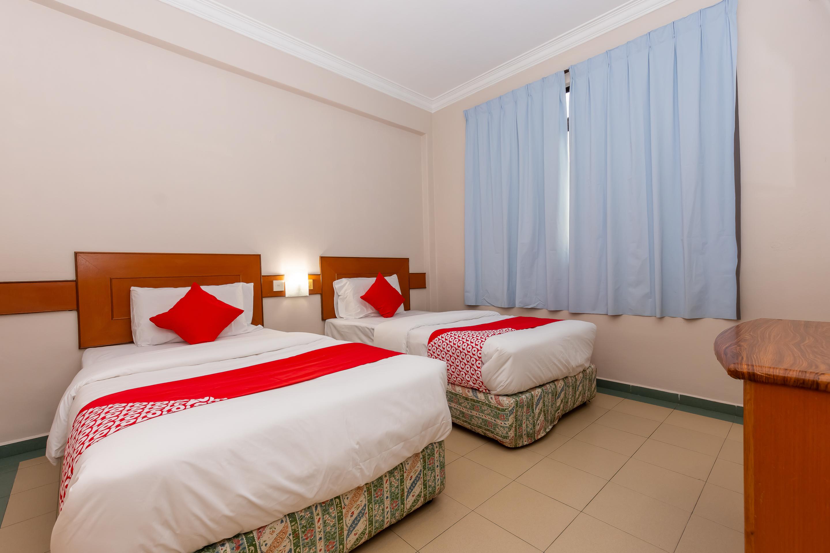 Oyo 764 Hotel Famous Inn Малакка Экстерьер фото