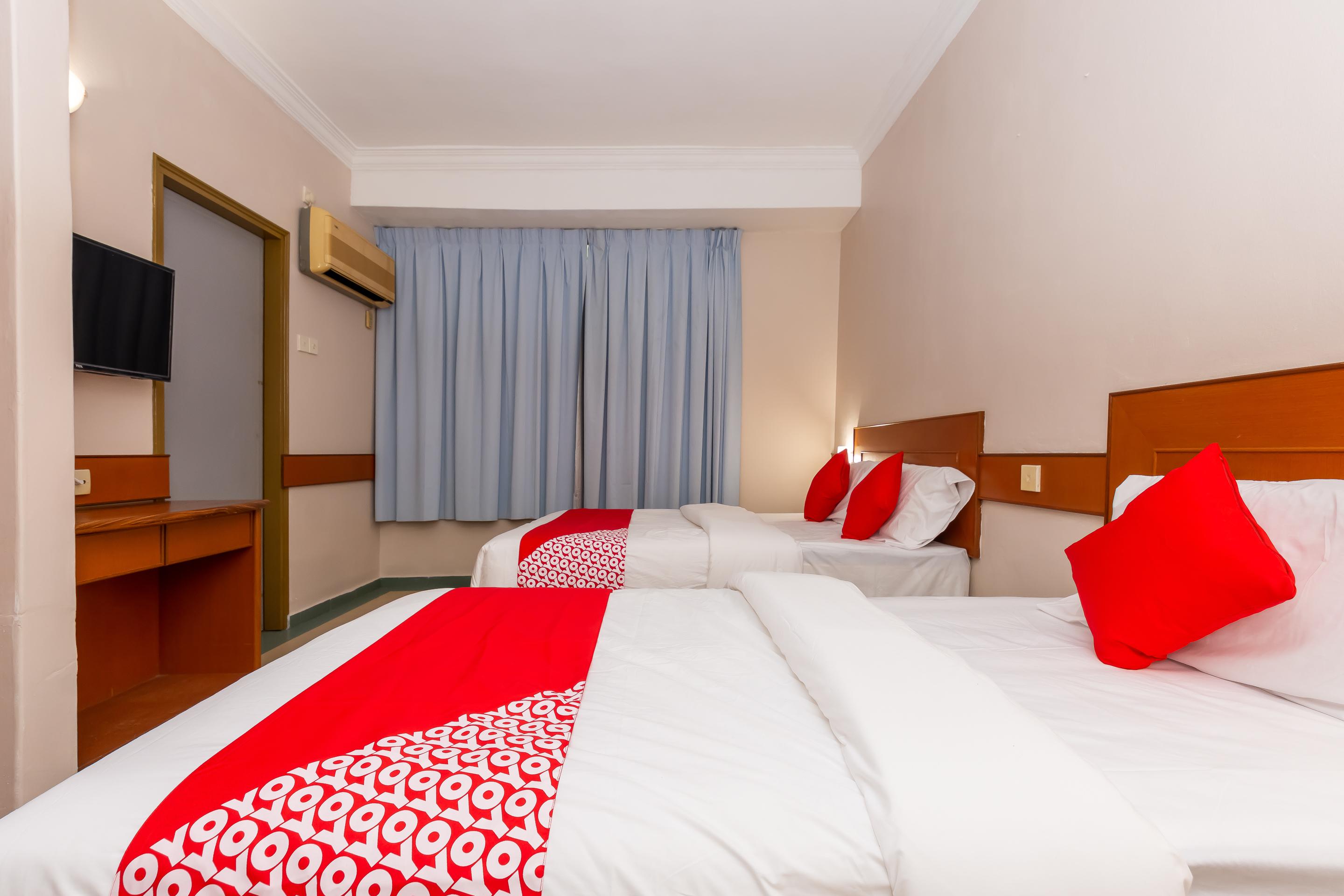 Oyo 764 Hotel Famous Inn Малакка Экстерьер фото