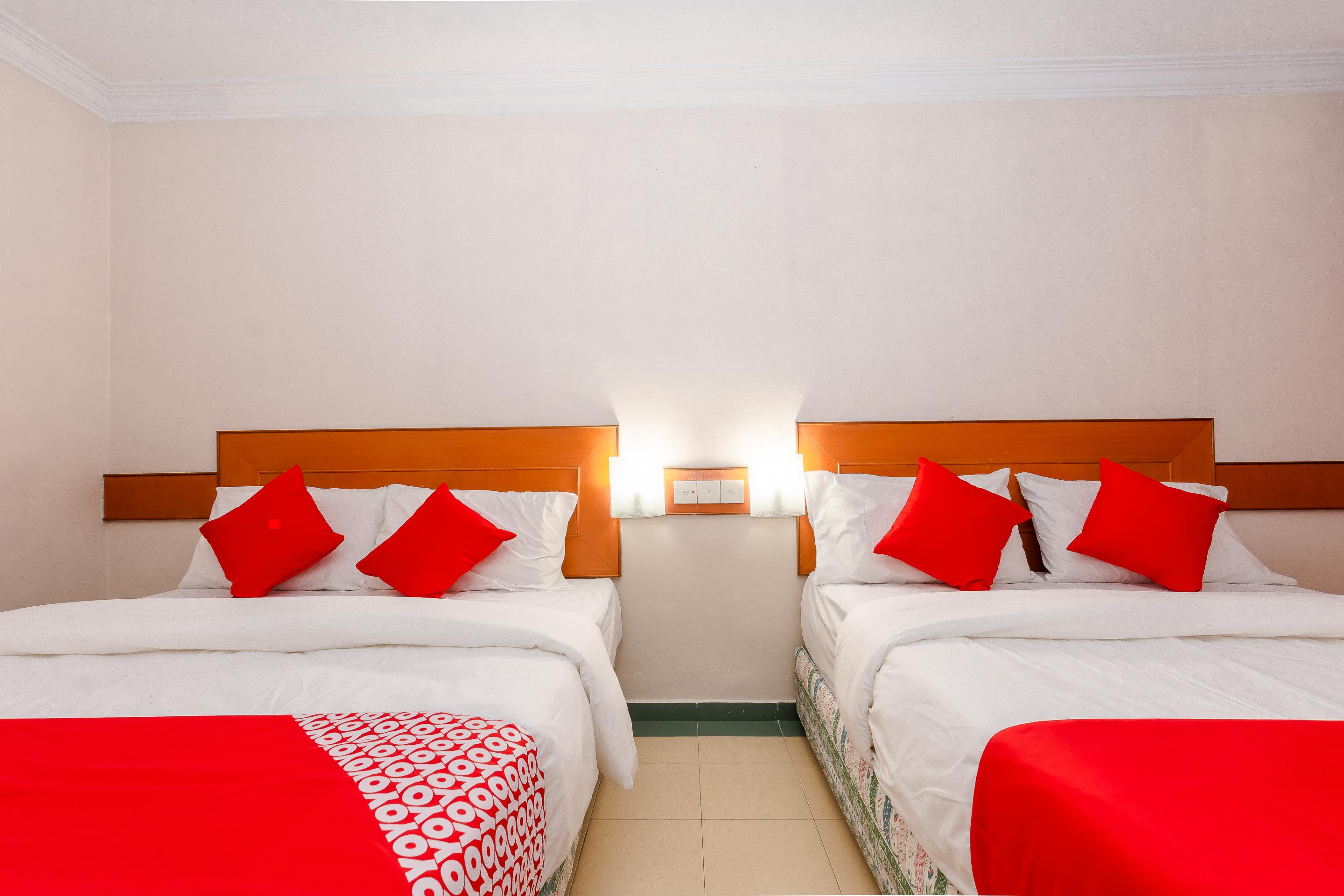 Oyo 764 Hotel Famous Inn Малакка Экстерьер фото
