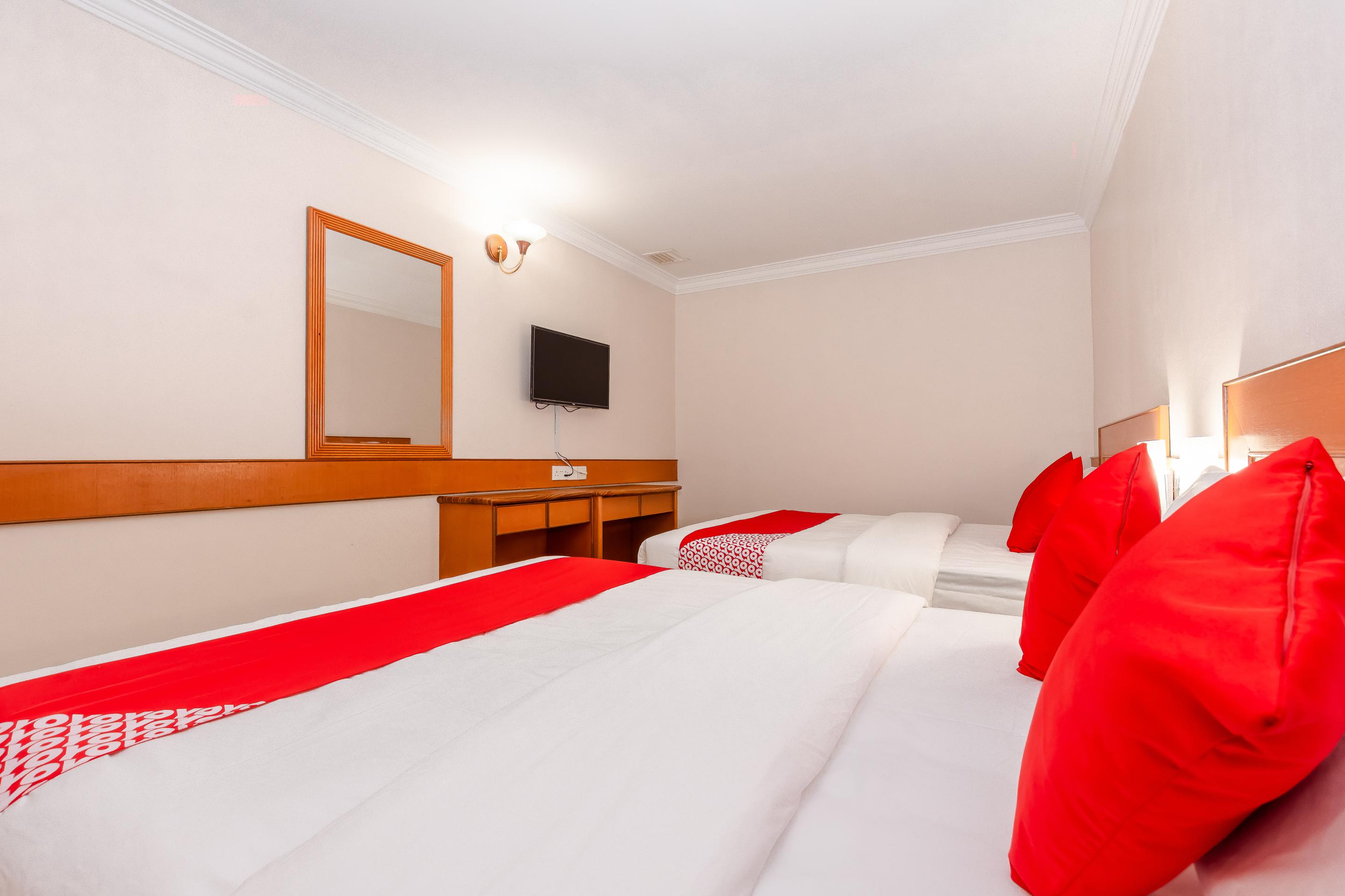 Oyo 764 Hotel Famous Inn Малакка Экстерьер фото