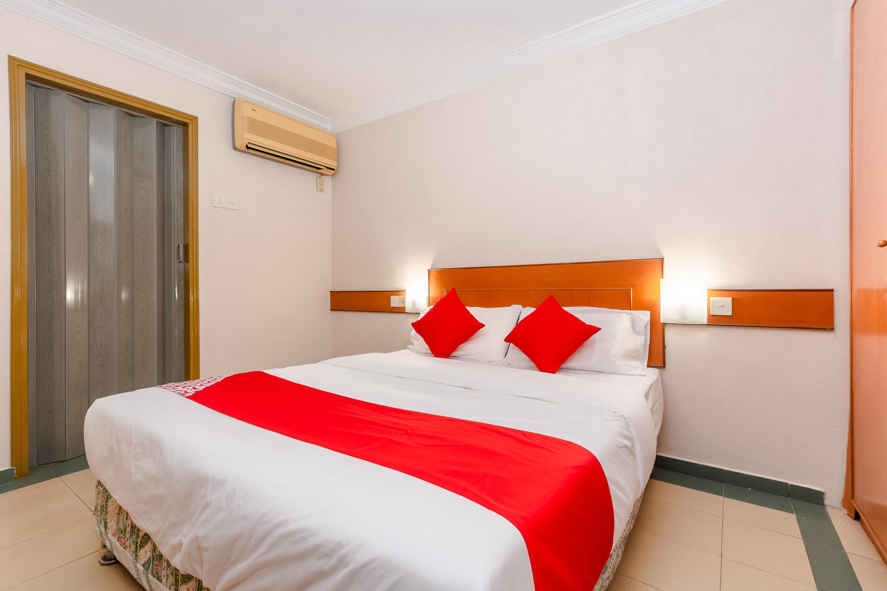 Oyo 764 Hotel Famous Inn Малакка Экстерьер фото