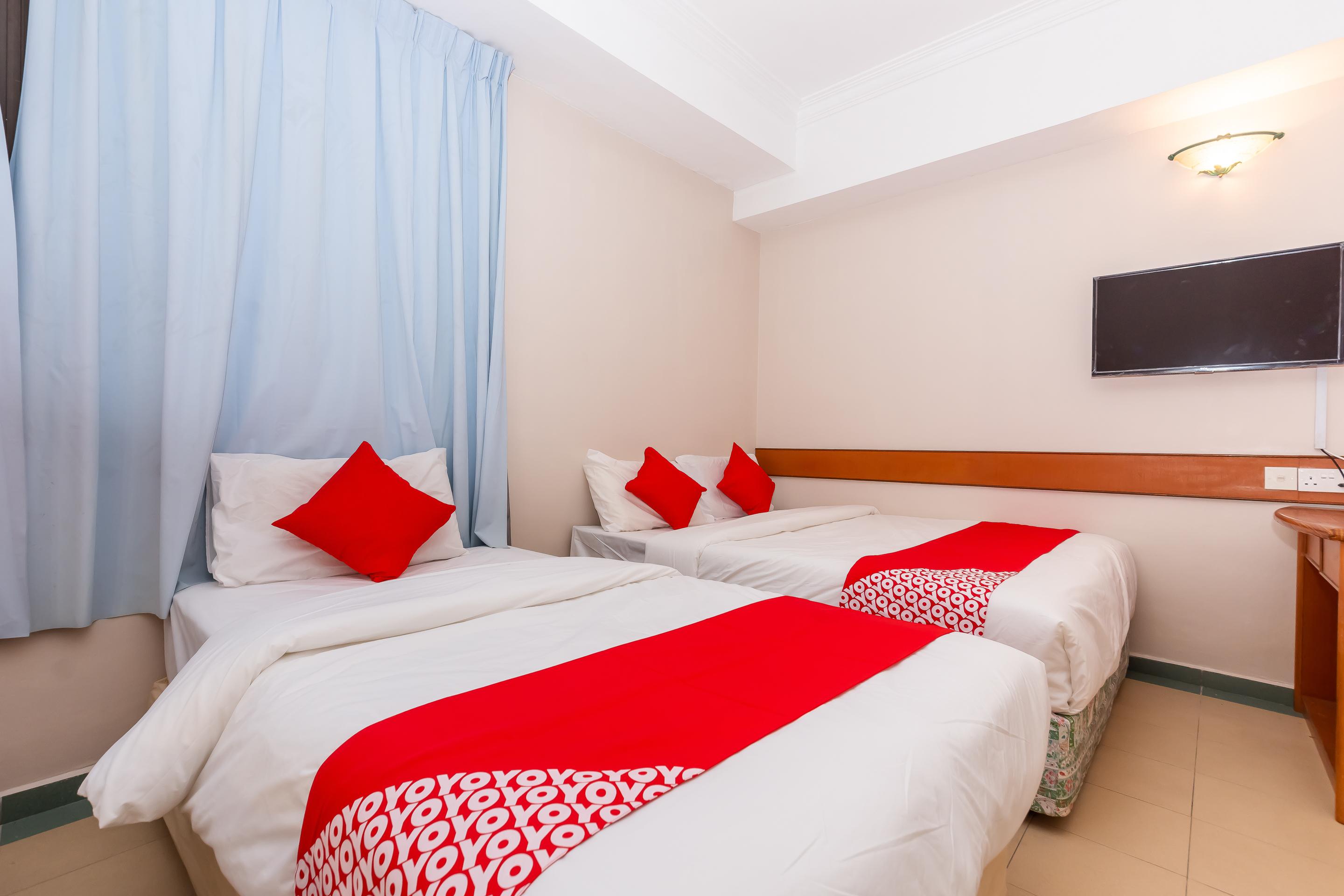 Oyo 764 Hotel Famous Inn Малакка Экстерьер фото