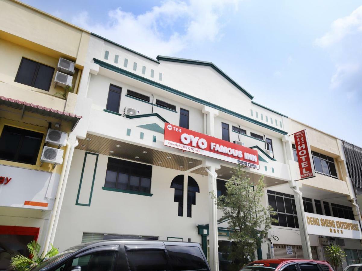 Oyo 764 Hotel Famous Inn Малакка Экстерьер фото
