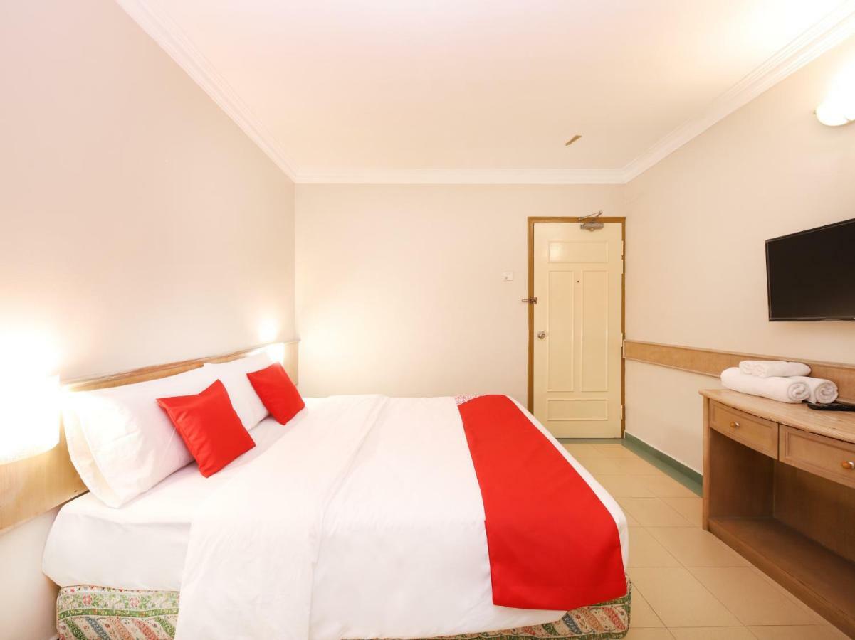Oyo 764 Hotel Famous Inn Малакка Экстерьер фото
